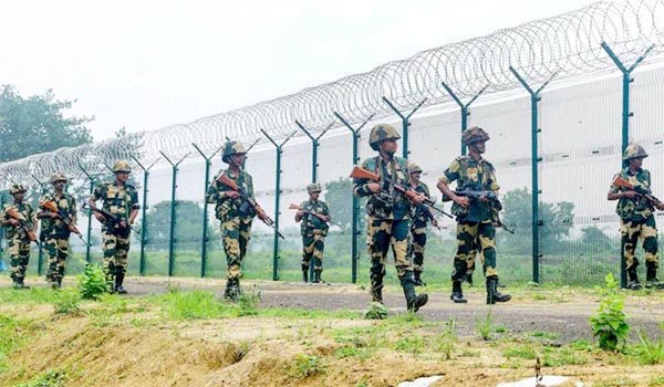 যুদ্ধবিরতির মধ্যেই বিএসএফের গুলিতে পাকিস্তানি নিহত 7 12 8