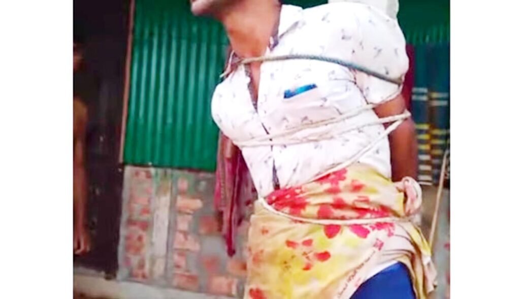 চুরির অভিযোগে যুবলীগ নেতাকে খুঁটিতে বেঁধে মারধর, ভিডিও ভাইরাল 4 16