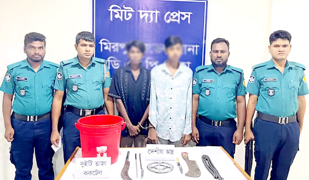 রাজধানীতে বিস্ফোরক, দেশীয় অস্ত্রসহ নিষিদ্ধ ছাত্রলীগের চার কর্মী গ্রেপ্তার 3 16 5