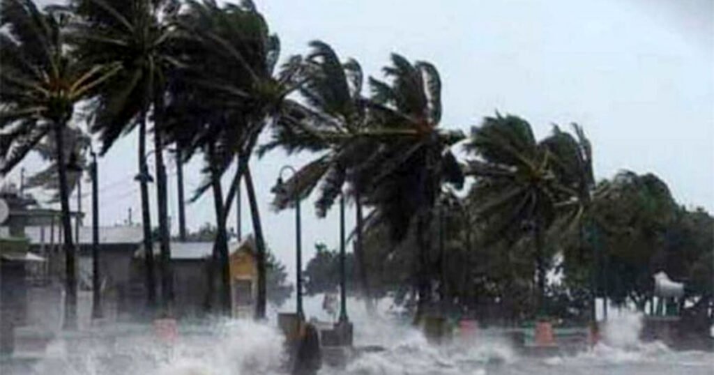 খুলনাসহ দেশের ২০ অঞ্চলে ৬০ কিমি বেগে ঝড়ের পূর্বাভাস, নদীবন্দরে সতর্কতা সংকেত 3 19 4