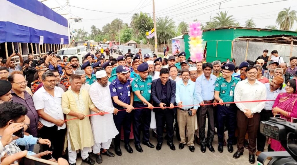 খুলনার জোড়াগেট বাজার চত্বরে কেসিসির ঐতিহ্যবাহী কোরবানির পশুর হাট উদ্বোধন 4 4
