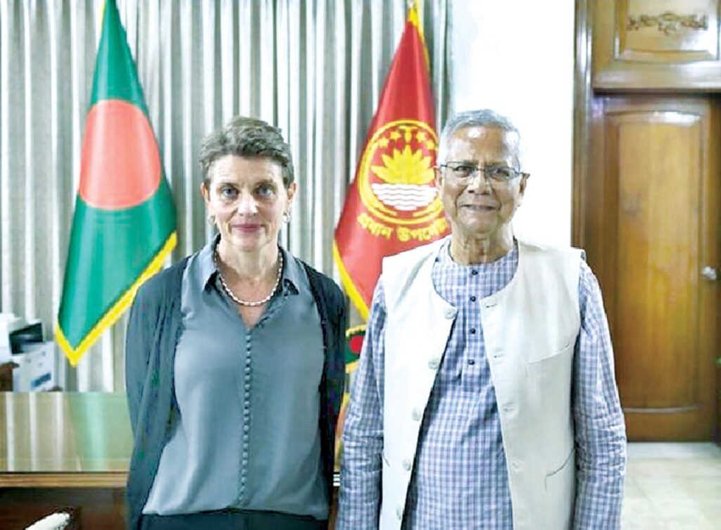 প্রধান উপদেষ্টার সঙ্গে দেখা করলেন জাতিসংঘের আবাসিক সমন্বয়কারী 8 4 4