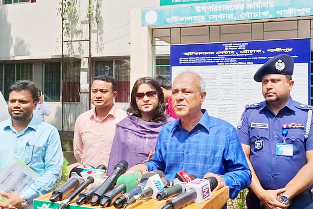 ‘সাবেক সিইসি নুরুল হুদার সঙ্গে যা হয়েছে তা কোনোভাবেই গ্রহণযোগ্য নয়’: স্বরাষ্ট্র উপদেষ্টা 6 8 16