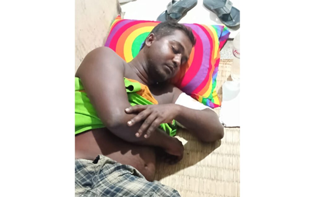 মাদক ব্যবসায়ীর চাপাতির কোপে আহত ‘দৈনিক পূর্বাঞ্চল’ প্রতিনিধি 4 9 16