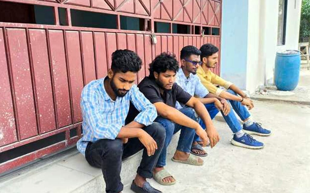 প্রবেশপত্র না পাওয়ায় পরীক্ষায় বসতে পারেননি ১৭ এইচএসসি শিক্ষার্থী 5 9 17