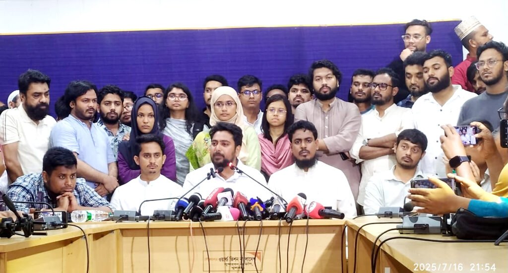 গোপালগঞ্জে হামলার প্রতিবাদে এনসিপির দেশব্যাপী বিক্ষোভ কর্মসূচির ঘোষণা 1 11 10