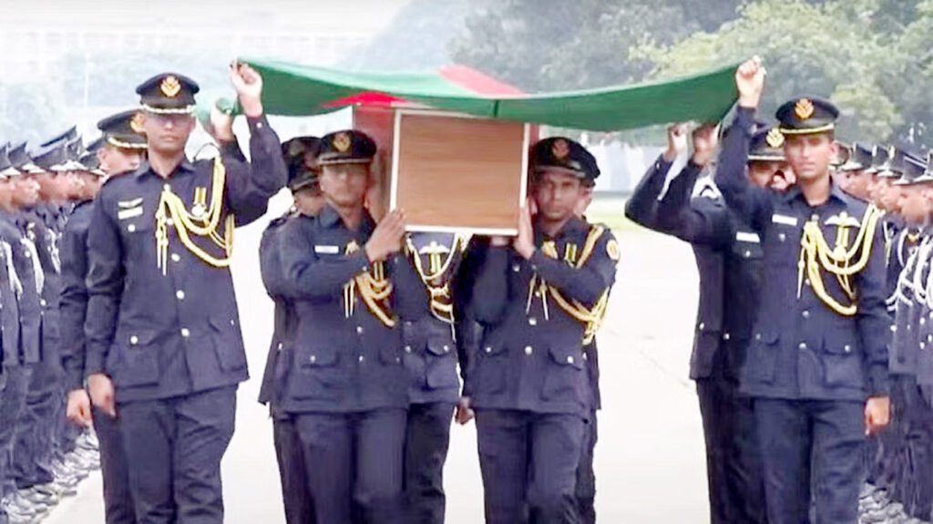 সামরিক মর্যাদায় শেষ বিদায়: ফ্লাইট লেফটেন্যান্ট তৌকিরের ফিউনারেল প্যারেড সম্পন্ন 3 11 15