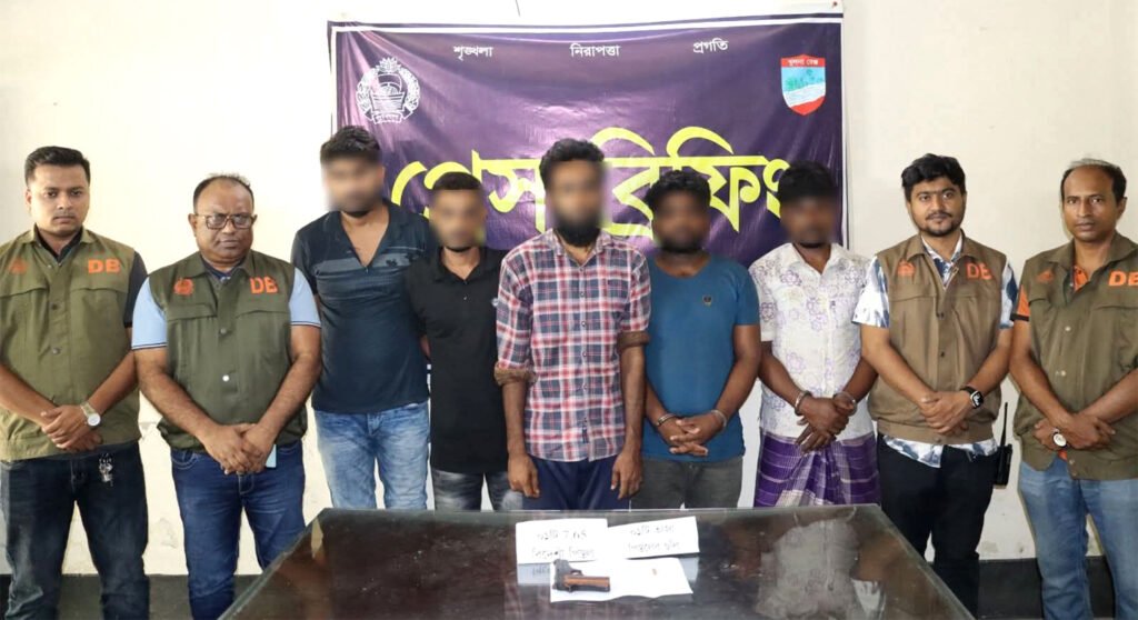 যশোরের অভয়নগরের তরিকুল হত্যা মামলার ৫ আসামি আটক, বিদেশি পিস্তল ও গুলি উদ্ধার 3 15 7