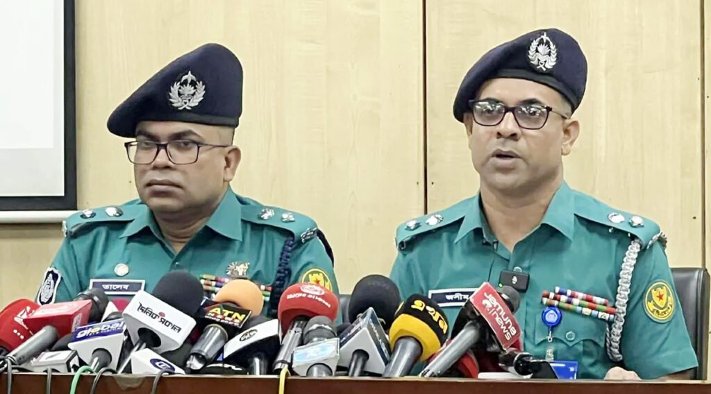 চাঁদাবাজি নয়, লেনদেনের দ্বন্দ্বে ভাঙারি ব্যবসায়ীকে হত্যা : ডিএমপি 2 5 10