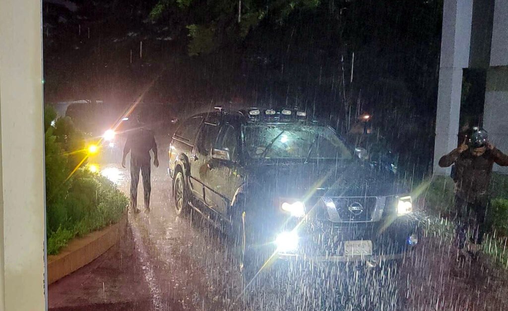 গোপালগঞ্জের হামলার পর সেনা প্রহরায় খুলনায় এনসিপি নেতারা 4 8 14