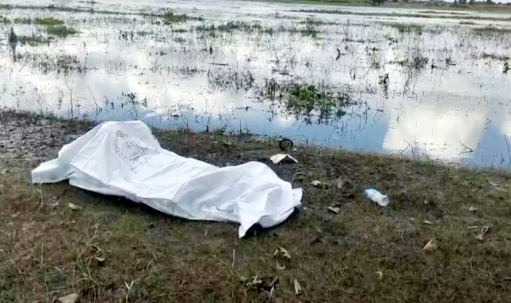 নেত্রকোনায় হাওর থেকে অটোরিকশা চালকের বস্তাবন্দী লাশ উদ্ধার 9 9 2