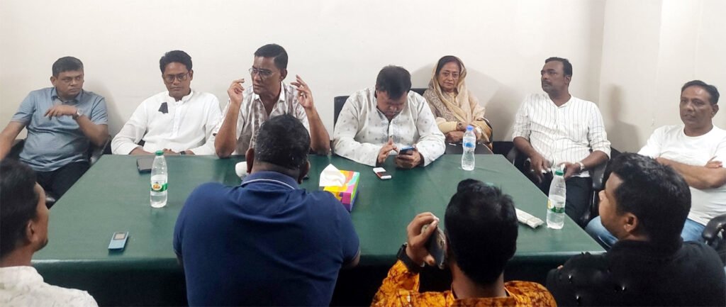 খুলনায় আইনশৃঙ্খলার অবনতিতে মহানগর বিএনপির উদ্বেগ: হত্যাকাণ্ড-চাঁদাবাজি বন্ধে কঠোর ব্যবস্থার দাবি 6 9 9