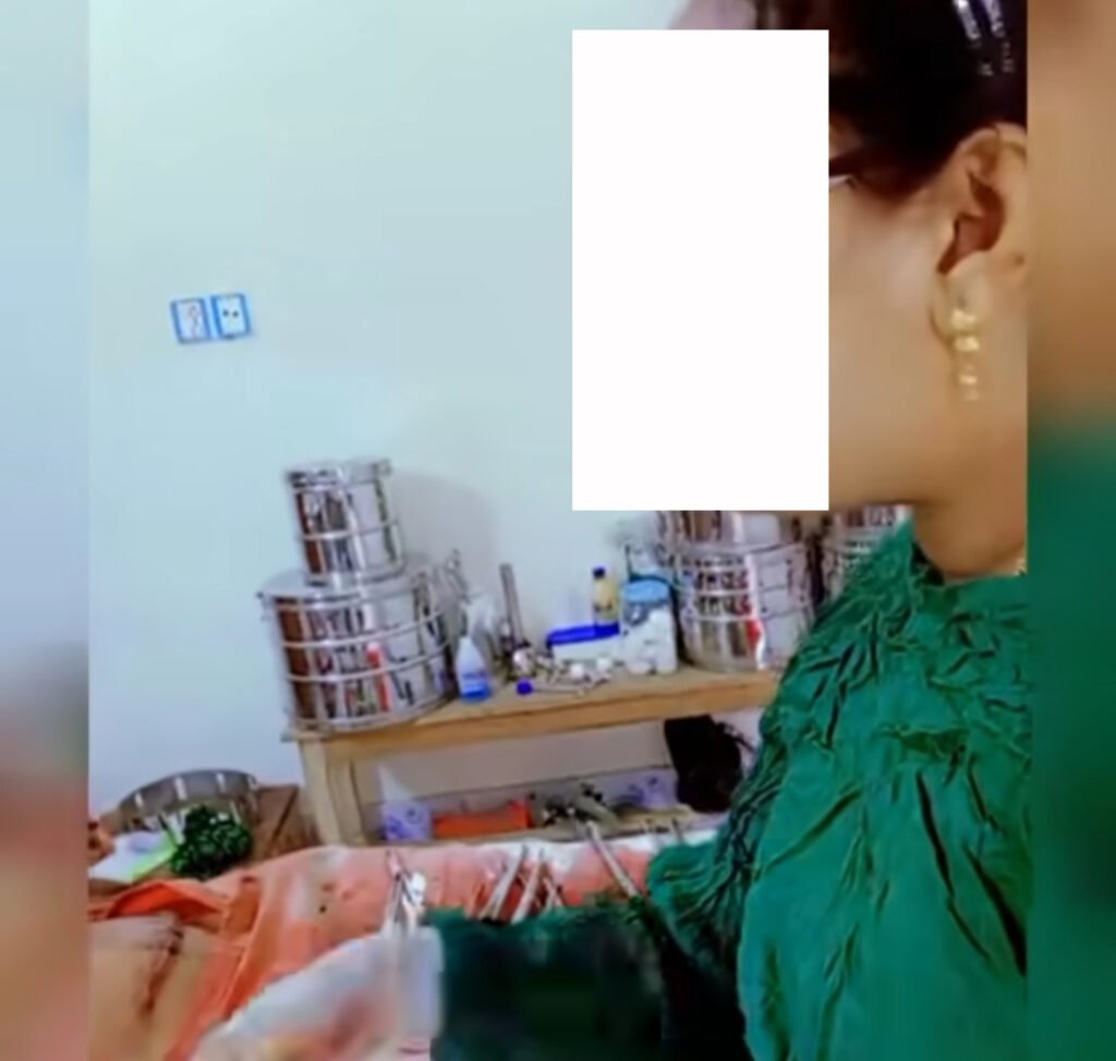 নড়াইলে ওটিতেই রোগীর সাথে নার্সের টিকটক ভিডিও, সমালোচনার ঝড় 5 112
