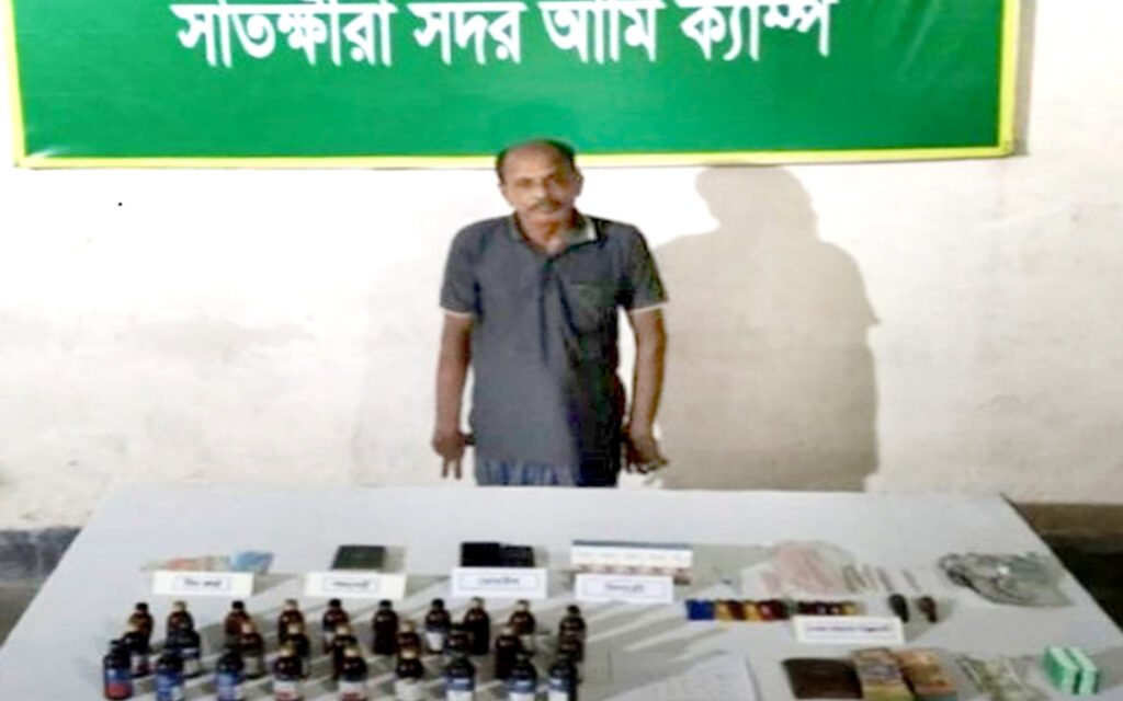 সাতক্ষীরায় সেনা অভিযানে মাদক ব্যবসায়ী আটক 5 12 9