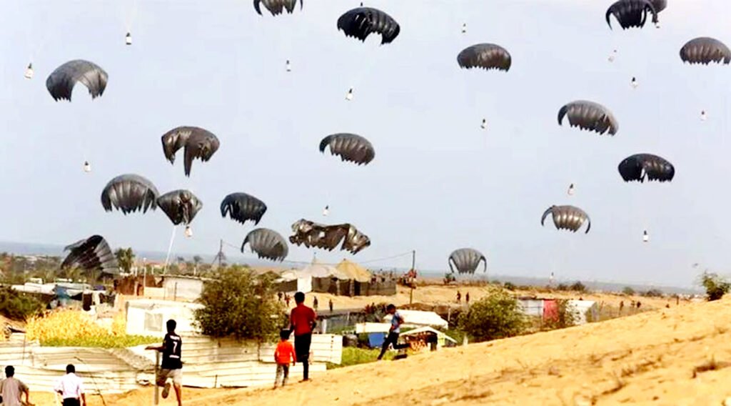 অবরুদ্ধ গাজায় বিমান থেকে ত্রাণ ফেলবে ইতালি 2 17