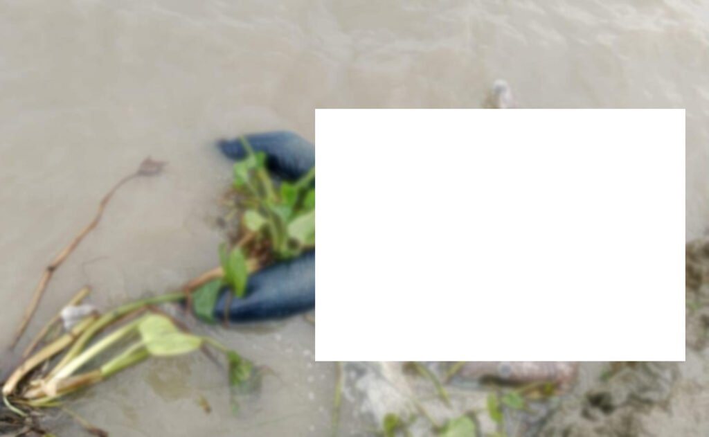 বটিয়াঘাটার দ্বীপবরণ পাড়া কাজিবাছা নদী থেকে অজ্ঞাতনামা পুরুষের লাশ উদ্ধার 4 3 22