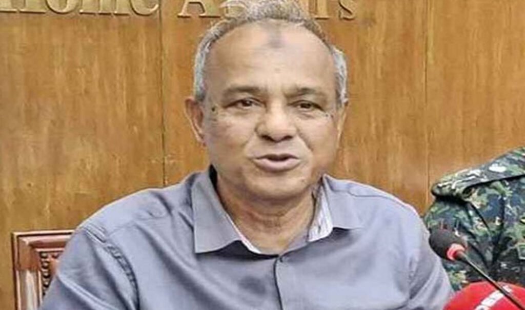 লুট হওয়া অস্ত্রের তথ্য দিলে পুরস্কার: স্বরাষ্ট্র উপদেষ্টা 4 3 8