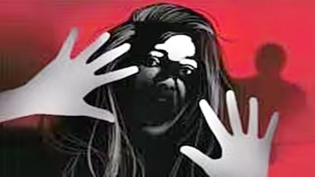 দিঘলিয়ায় গৃহবধুকে মারপিট করে শ্লীলতাহানির চেষ্টা 3 4 11