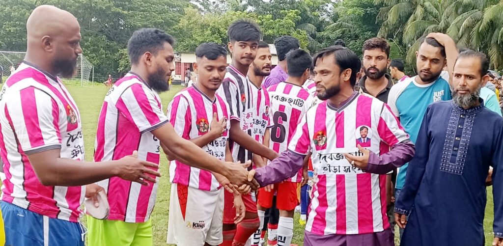 মোরেলগঞ্জে আরাফাত রহমান কোকো স্মৃতি ৮ দলীয় ফুটবল টুর্ণামেন্টের উদ্বোধন 2 5 29