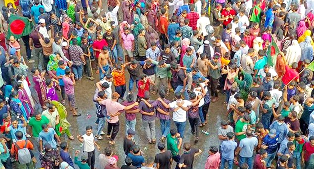 বাংলাদেশকে নতুন করে ঢেলে সাজানোর আহবানের মধ্যদিয়ে খুলনায় জুলাই গণঅভ্যুত্থান দিবস পালিত 2 5 7