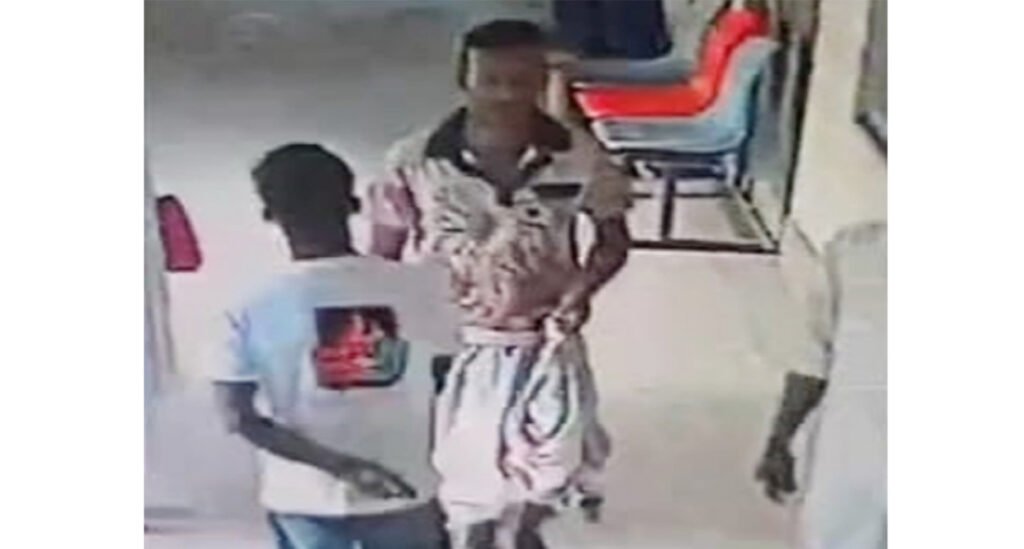 বগুড়ায় আদালত চত্বর থেকে জোড়া হত্যা মামলার আসামি উধাও 3 6 14