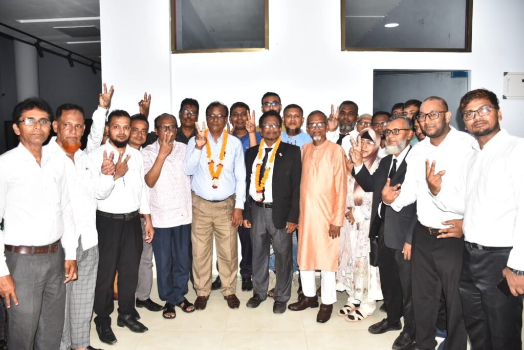 খুলনা কর আইনজীবী সমিতি নির্বাচনে সভাপতি গোলাম রসুল, সম্পাদক মজিবুর রহমান 1 WhatsApp Image 2026 05 24 at 10.58.40 PM