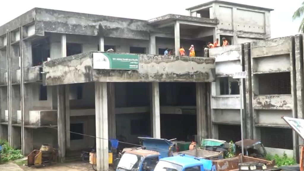 ১২ বছরেও চালু হয়নি পৌনে ২ কোটি টাকার পৌর ভবন 3 1 1