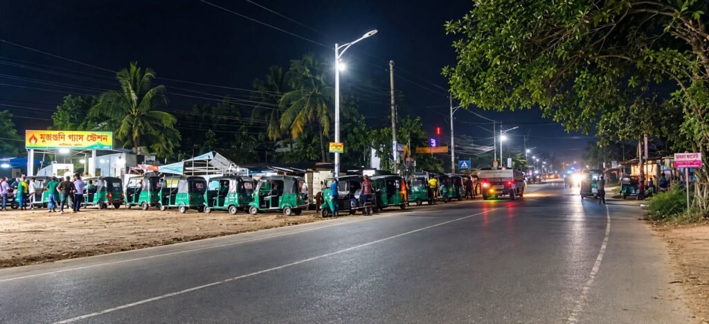 এলপিজি-সিএনজির জন্য খুলনায় দীর্ঘ লাইনঘণ্টার পর ঘণ্টা অপেক্ষা, আয় বন্ধ চালকদের 3 2 2